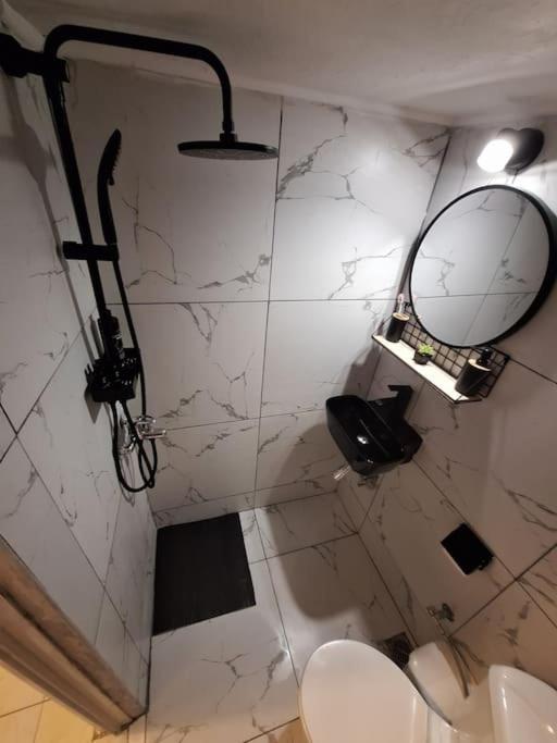 Queen Suites 60M2 Thessaloniki Buitenkant foto