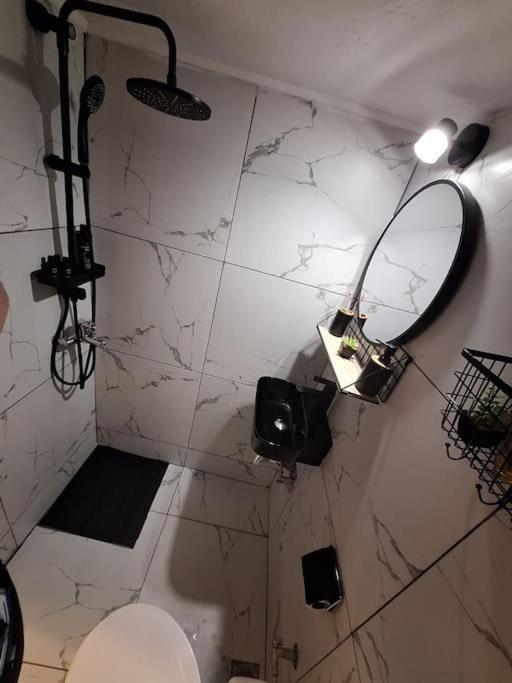 Queen Suites 60M2 Thessaloniki Buitenkant foto